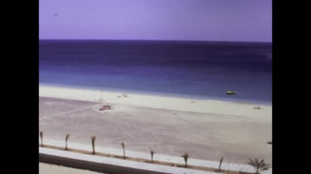 西班牙弗尔特文图拉 1975年6月 展示上世纪70年代弗尔特文图拉风景秀丽海岸的令人惊叹的镜头 — 图库视频影像
