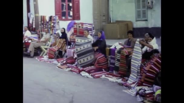 Rhodos Grekland Juni 1975 Film Som Fångar Traditionella Tygförsäljare Rhodos — Stockvideo