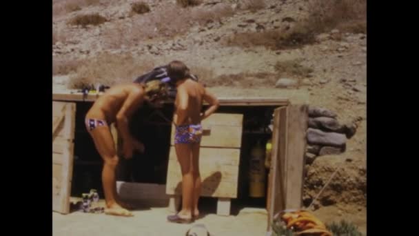 Fuerteventura Hiszpania Czerwiec 1975 Historyczne Nagrania Nurków Lat Tych Szykujących — Wideo stockowe