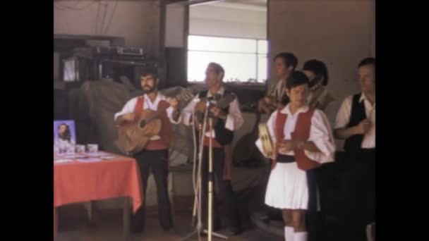 Μαρακές Μαρόκο Ιούνιος 1975 Μαροκινοί Μουσικοί Διασκεδάζουν Τουρίστες Δεκαετία Του — Αρχείο Βίντεο