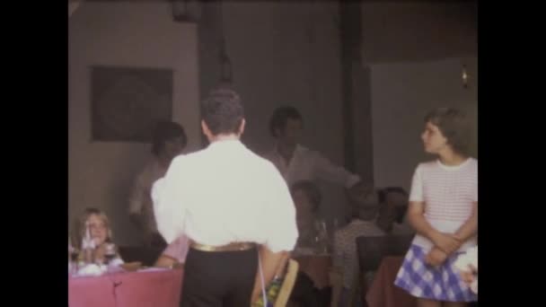 Marrakech Morocco June 1975 Moroccan Entertainer Microphone Captivates Tourists Meal — Stock Video