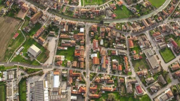 Esta Vista Aérea Mostra Uma Pequena Aldeia Aninhada Vale Itália — Vídeo de Stock