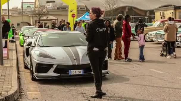 2024年3月19日 意大利维琴察 众多的车辆和爱好者参加了一场精彩的车展 — 图库视频影像