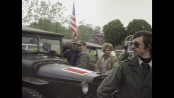 Paris Frankrike Maj 1975 Historisk Samling 1970 Talets Amerikanska Militärfordon — Stockvideo