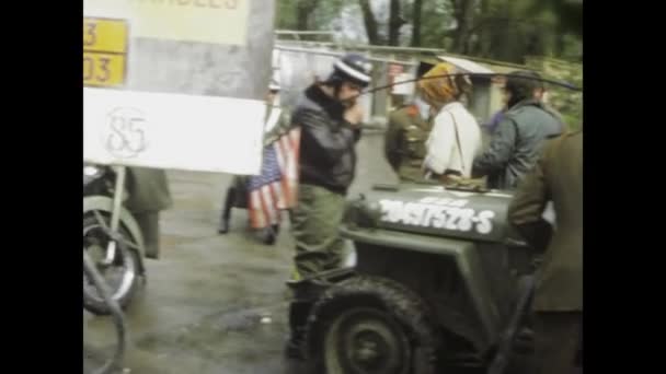 Paris Frankreich Mai 1975 Eine Historische Zusammenkunft Amerikanischer Militärfahrzeuge Aus — Stockvideo