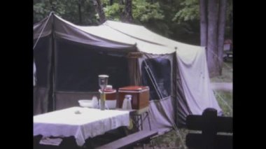 Büyük Kanyon, Amerika Birleşik Devletleri 1974: 1970 'lerde ABD' de bir kamp sahnesinin açık hava macerasını ve aile anlarını yakaladığı klasik görüntüler
