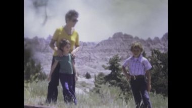 Büyük Kanyon, Birleşik Devletler 1974: Büyük Kanyon 'u ziyaret eden bir ailenin 1970' lerde hayranlık uyandıran anları ve manzaralı görüntüleri
