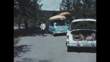 Big Springs, Amerika Birleşik Devletleri Haziran 1955: 1950 'lerde Idaho' daki Big Springs 'e gelen ziyaretçiler, doğal güzelliği ve aktiviteleri gösteren nostaljik klasik görüntülerde görüntülendi..