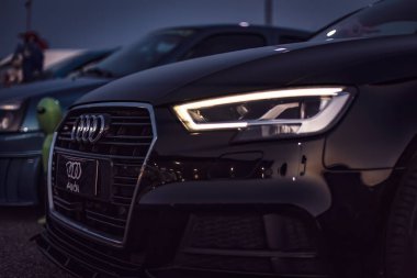 Adria, İtalya 30 Temmuz 2024: Bir araba yarışında Audi 'nin ön tarafındaki yakın çekim.