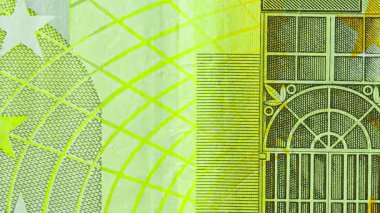 Milan, İtalya 1 Ocak 2025: Güvenlik özelliklerini vurgulayan farklı değerlere sahip avro banknotları