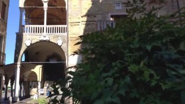 Padova, İtalya 1 Ocak 2025: Güneş padua, İtalya 'da Della ragione Sarayı' na gölge düşürdü