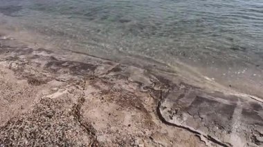 Altın sarısı Marsa alam kıyılarını okşayan yumuşak dalgalar, el değmemiş kızıl deniz sularında parıldayan güneş ışığı.