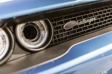 Roma, İtalya 4 Mayıs 2025: Meydan okuyan ön ızgara ve far, sergilenen güç ve tasarım