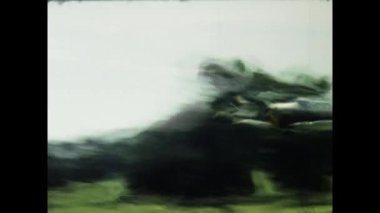 Londra, Birleşik Krallık 1974 Mayıs 'ında, Birleşik Krallık' taki bir hava gösterisi sırasında klasik bir savaş kuşu uçağının akrobatik manevraları