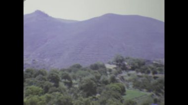 Nijar, İspanya 1975: Antika görüntüler manzara, beyaz İspanyol evleri ve 1970 'lerde İspanya' ya bir bakış sunan bir mezarlık sergiliyor