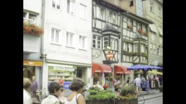 Stuttgrat, Almanya Mayıs 1975, Lindau, Almanya 'nın klasik manzarası, büyüleyici sokaklarını, tarihi binalarını ve 1970' lerdeki günlük yaşamını gözler önüne seriyor.