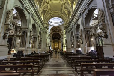 Palermo, İtalya, 20 Ağustos 2025: Sicilya, İtalya 'daki Palermo Katedrali' ni ziyaret eden turistler, mimariye ve dini sanata hayran kaldılar.