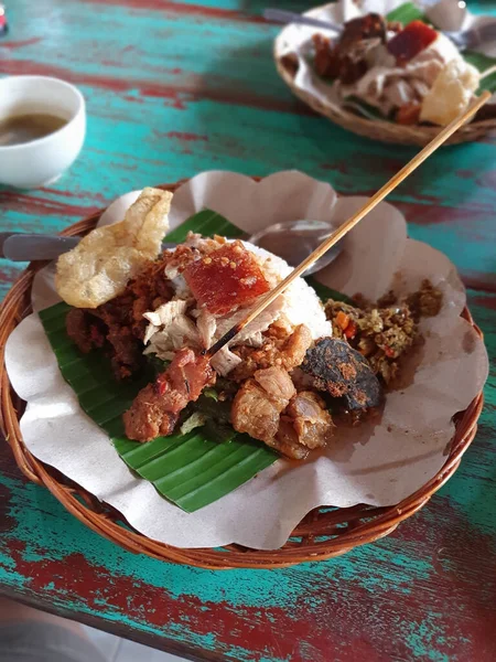 Foto Křupavého Pečeného Vepřového Satay Balijské Tradiční Jídlo — Stock fotografie