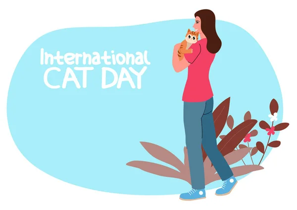 用这个可爱的病媒图解来庆祝国际猫日 一个年轻女人抱着一只可爱的猫的温馨场面 非常适合爱猫的人和爱猫的人 — 图库矢量图片