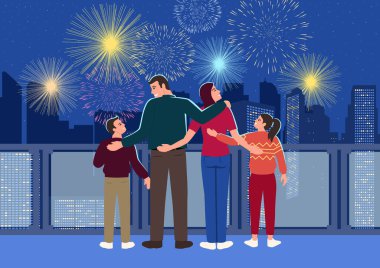 Balkonda mutlu bir aile, gece şehir manzarasına karşı havai fişek gösterisini izliyorlar, bayram havası için mükemmel, yeni yıl kutlamaları için mükemmel, ya da neşeli aile temalı içerikler için.