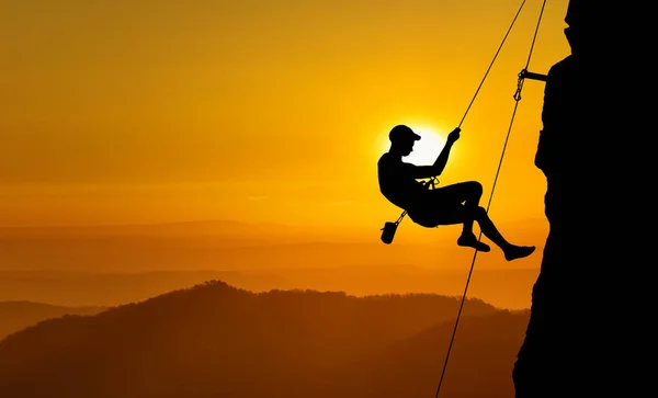 Asılı Kaya Tırmanışçısı Kaya Tırmanışı Sporu Eğlence — Stok fotoğraf