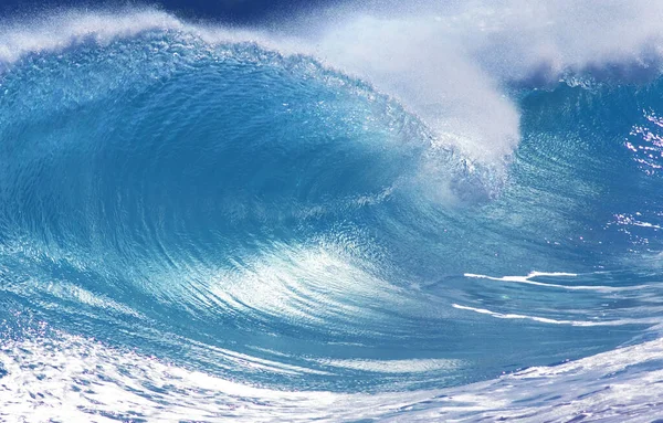 Хвиля Сильно Ламається Океанічних Водах Рівномірна Сила Інтенсивність Хвилі Створюють — стокове фото