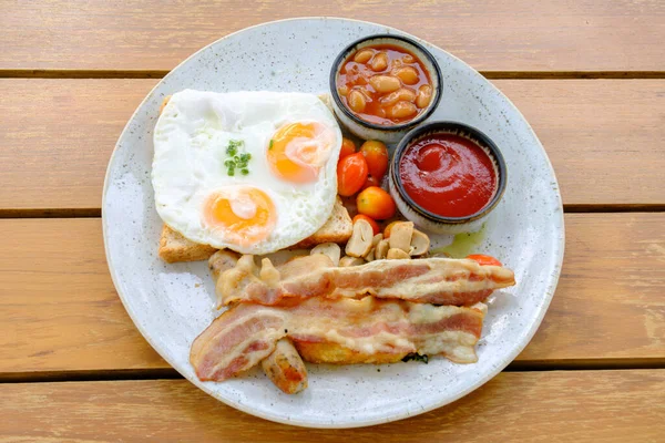 Café Manhã Americano Com Ovos Pão Bacon Mesa — Fotografia de Stock