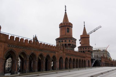 Oberbaşemsiye (Kızıl Köprü), Berlin
