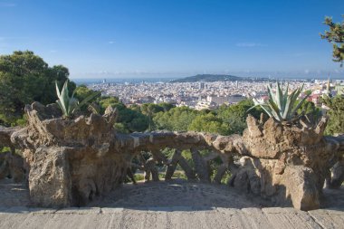 İspanya 'daki Park Guell, Barselona' nın yüksek viyadükü.