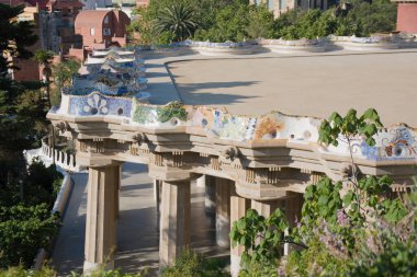 İspanya 'da Barselona, Park Guell' deki Hypostyle Odası ve Doğa Meydanı.