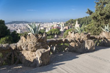 İspanya 'daki Park Guell, Barselona' nın yüksek viyadükü.