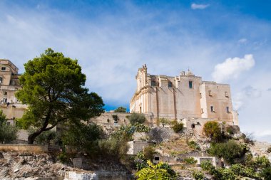 İtalya 'daki Matera, Basilicata antik kentinde bir kilise manzarası