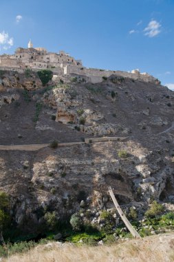 Matera Kanyonu 'ndaki Tibet Köprüsü, İtalya' daki Basilicata