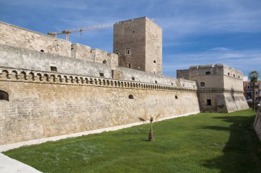 İtalya 'da Bari, Apulia' daki Swabian Kalesi 'nin dış ve kulesi