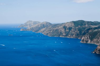 Güney İtalya 'da Tanrıların Yolu, Amalfi kıyılarından kıyı şeridi görüntüsü