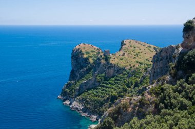 Amalfi kıyısındaki uçurum, Güney İtalya