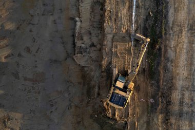 İnşaat alanına giden bir bölgenin hazırlık safhasının hava fotoğraflama belgesi