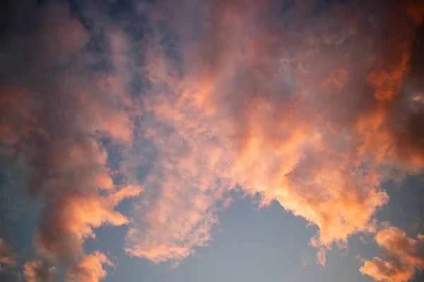 Fotografische Documentatie Van Warme Kleuren Van Wolken Bij Zonsondergang — Stockfoto