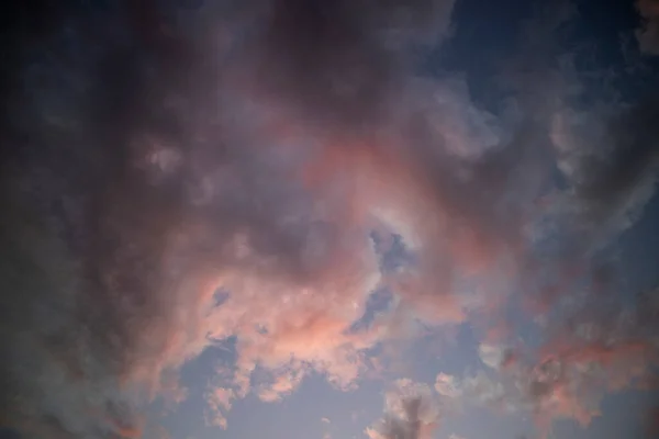 Fotografische Documentatie Van Warme Kleuren Van Wolken Bij Zonsondergang — Stockfoto