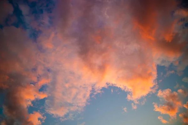 Fotografische Dokumentation Der Warmen Farben Der Wolken Bei Sonnenuntergang — Stockfoto