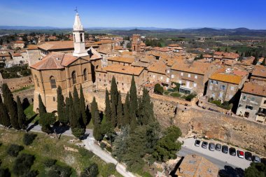 Pienza Siena İtalya 'nın ortaçağ köyünün hava fotoğrafları. 