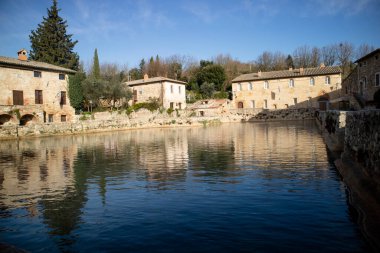 Toskana İtalya 'da Bagno Vignone adlı küçük bir köyün fotoğrafları. 