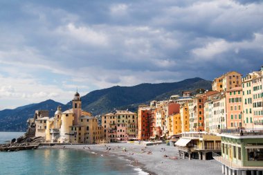 İtalya 'nın Camogli Liguria kasabasının karakteristik renkli belgesinin fotoğrafları.
