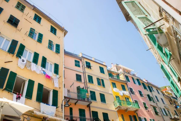 Fényképészeti Dokumentáció Színes Központi Utcán Riomaggiore Liguria Olaszország — Stock Fotó