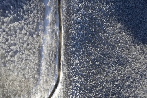 Bir Dağ Yolunun Kışın Havadan Çekilmiş Belgeseli — Stok fotoğraf
