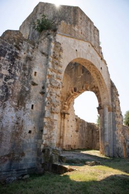San Bruzio İtalya Manastırı 'nın kalıntılarının fotoğrafları.