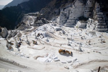 Carrara İtalya 'da beyaz mermer çıkarmak için kullanılan bir taş ocağının fotoğraflı belgeleri. 