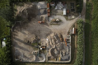 İnşaata hazırlanan bir fabrikanın hava belgeleri. 