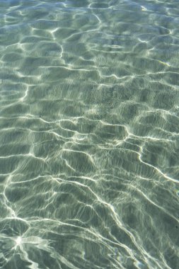 Yaz mevsiminde deniz suyunun şeffaflığını gösteren fotoğraflar. 