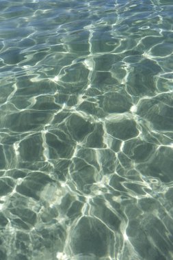 Yaz mevsiminde deniz suyunun şeffaflığını gösteren fotoğraflar. 